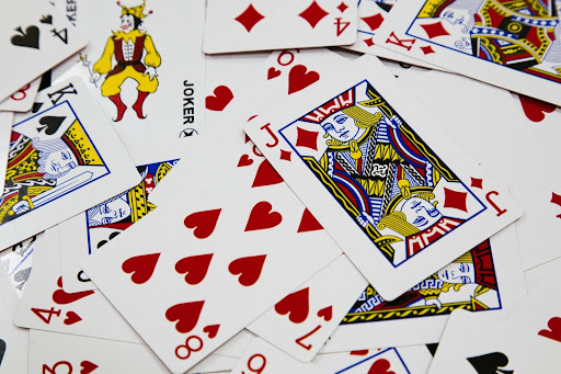 The Psychology of Card Game Apps: Why People Get Addicted to Online Strategy Games