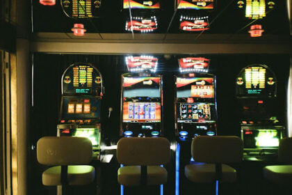 Tradition and Innovation: How Classic Slot Machines Fit Into Modern Online Casinos