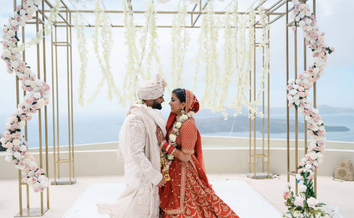Dream Wedding Villas in Santorini: Say “I Do” with a View